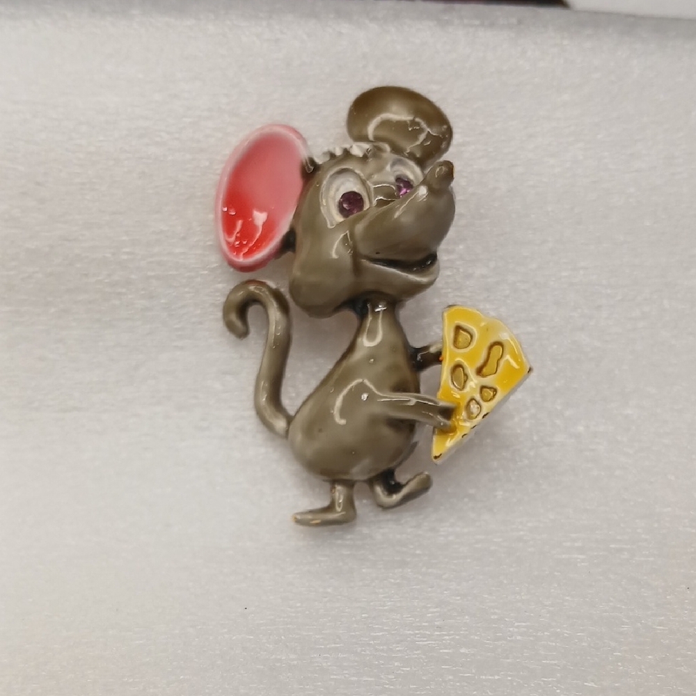 Vintage JJ Jonette Jewelry Enamel Mouse with Cheese Pin Brooch